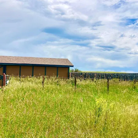 Trail Boss King Ensuite-Prairie Rose B&B - 1200 Sq Ft Suite-3
